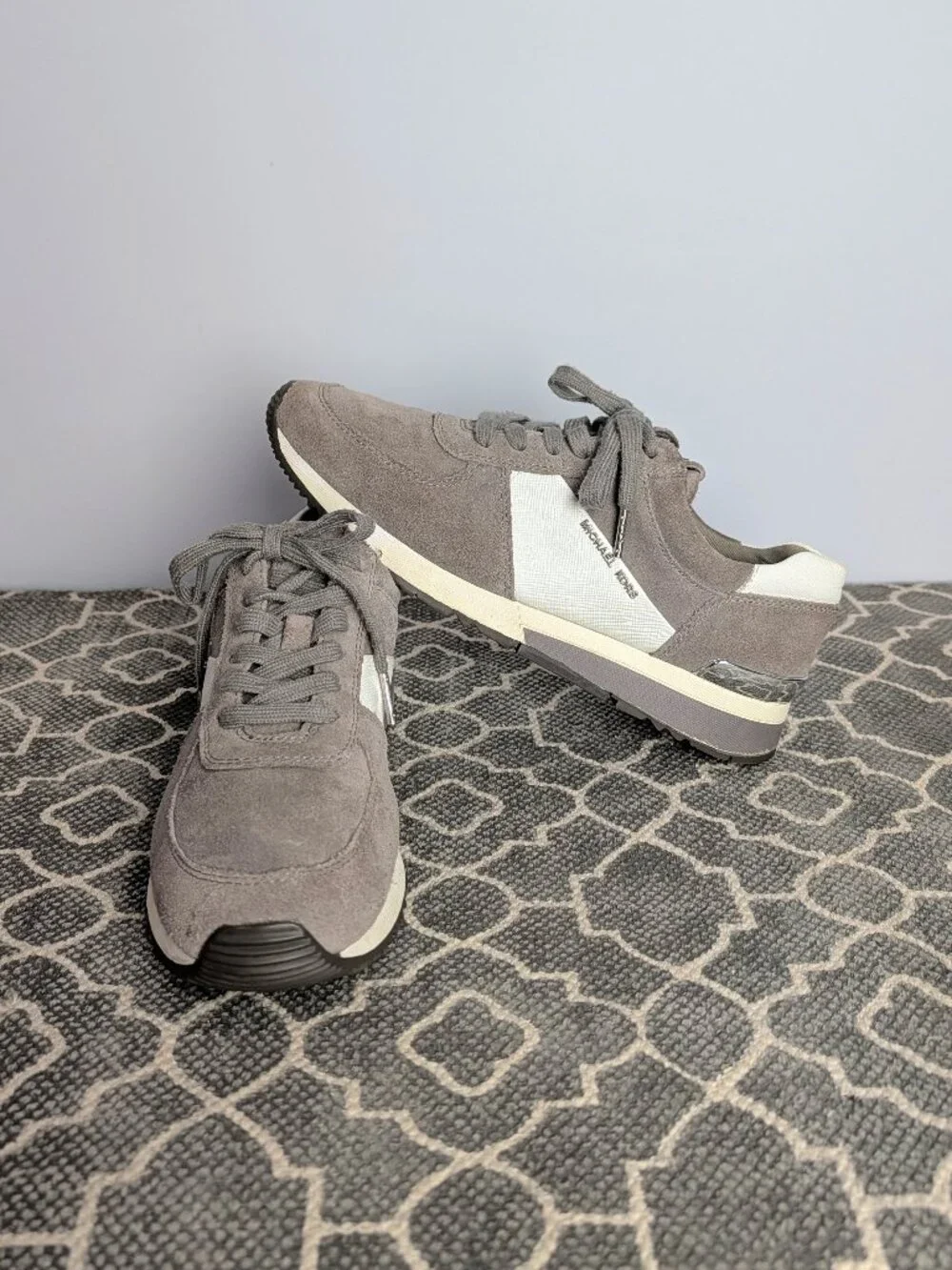 MICHAEL KORS Suede Leather Fashion Sneakers Sz 8